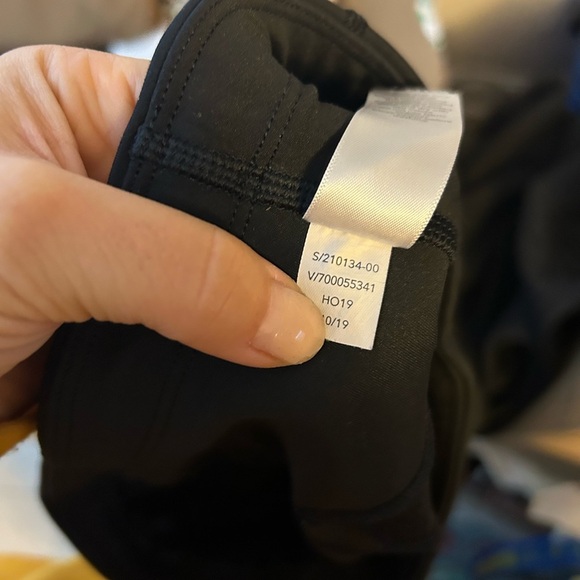 Athleta Black Mesh Contender Capris - Picture 6 of 7